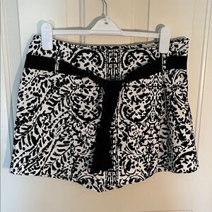 Women’s Skort White House Black Market Black and White Print size 14